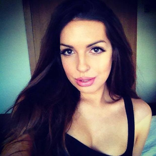Sexy Chloe Salpa selfie