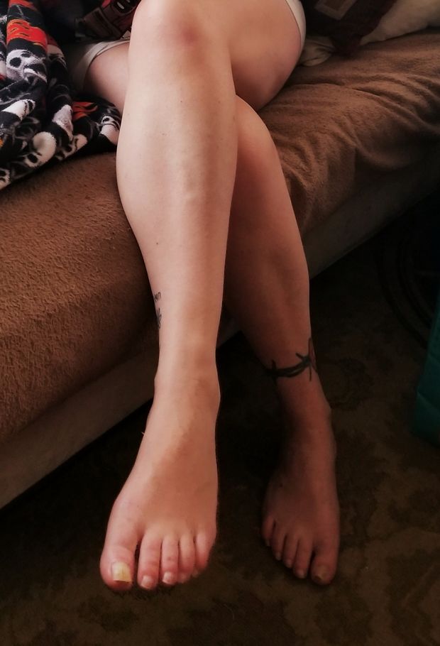 Milf feet ....lick