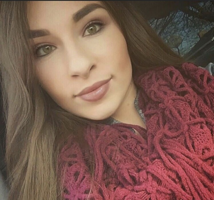 I need my girlfriend to convince her to come to our place so I can feel those lips on my cock