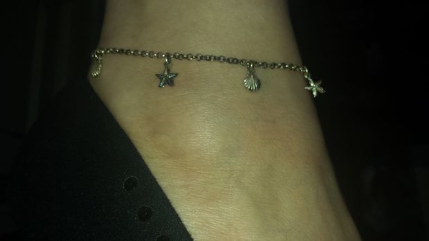 Sooooo beautiful. And I love that anklet too
