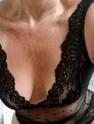 A request bending in this particular outfit... Got some more suggestions......