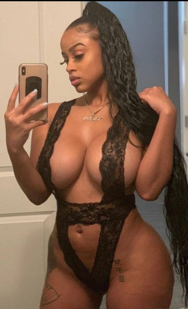 Black ebony in sexy lingerie take a selfshot