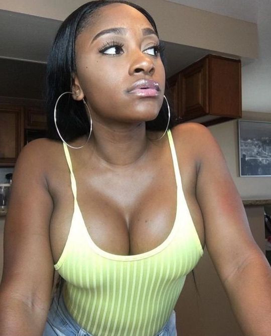 black with very goods boobs !