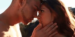 8 Amazing women with her man