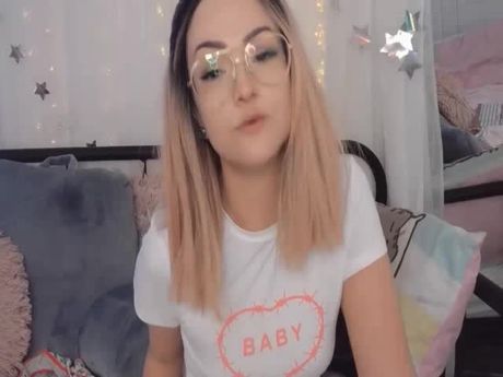 Blonde Babe Enjoys Being On The Webcam