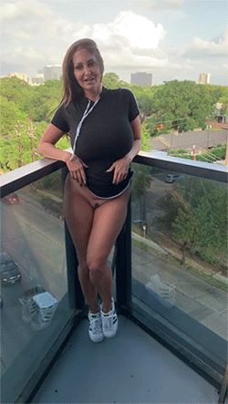 ava addams flashing big tits outdoor