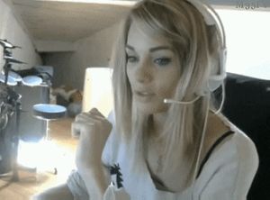 AnaPlaying with fire.. tas caliente? hasiendo paja.. ?