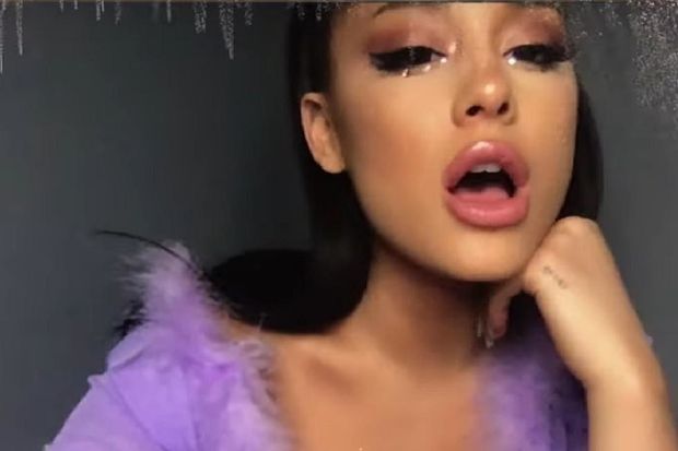 What do those lips do Ariana Grande?