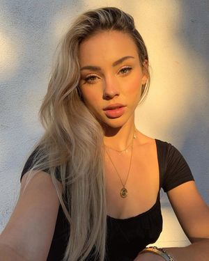 10/10 - Perfect face to skull-fuck her silly