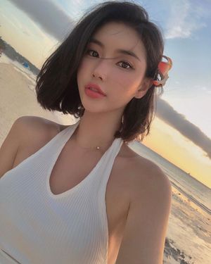 10/10 - Skull fuck material