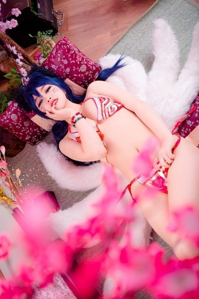 Ahri Ero Cosplay