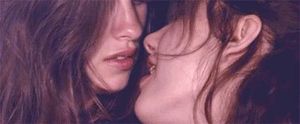 lesbiankisses