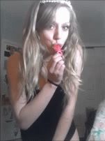 Eating and ice cream when her cunt is hot