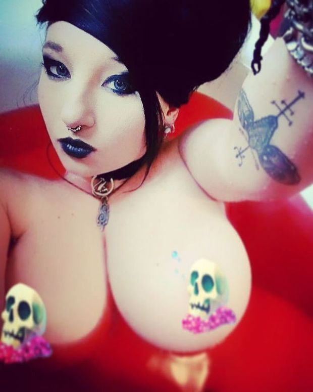 Big Tiddie Goth