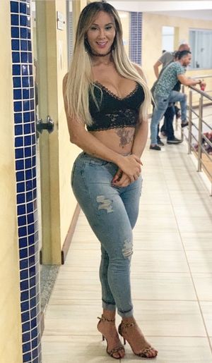 WOULD TRAP ANY STR8 GUY