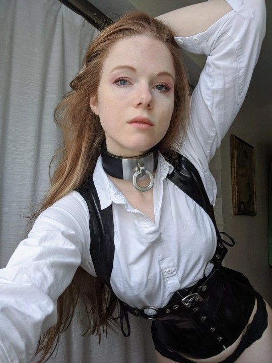 Collared Maiden