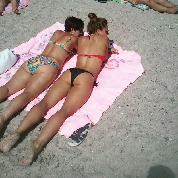 Candid beach spy photo - click on photo