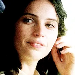 Felicity Jones Face