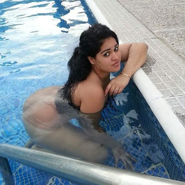 Beautiful Chubby Housewives Nude Bathing
