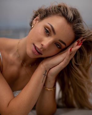 10/10 - Perfect face to skull-fuck her silly