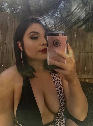 My girlfriend got cleavage for days!
