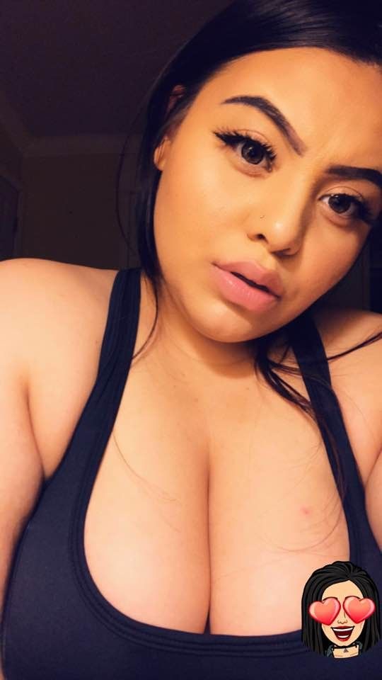 hot cleavage show