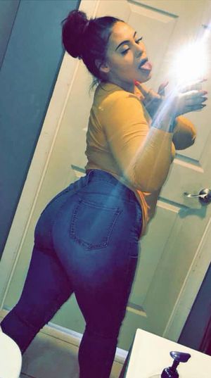 this bitch got a sexy big ass too