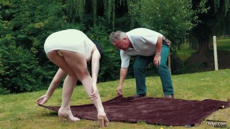 Merry Heys wants outdoor fuck