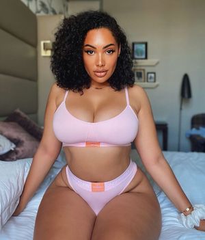 Paris HK perfect body