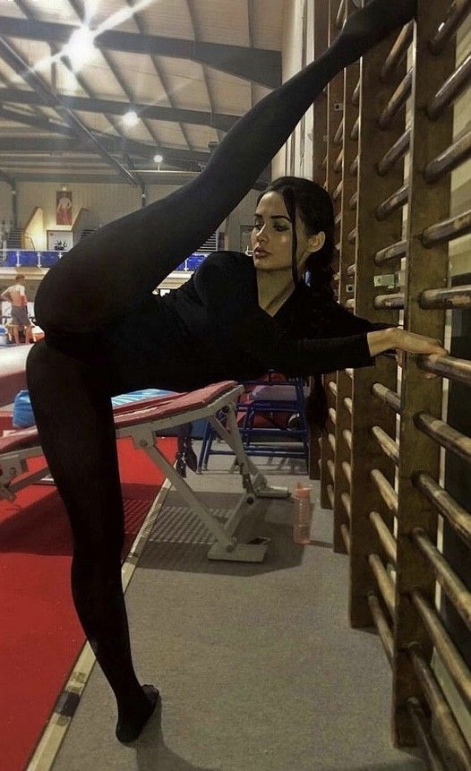Flexible in pantyhose