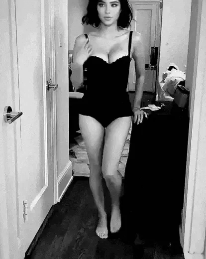 Tip toe from dick to dick
