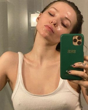 Dove Cameron