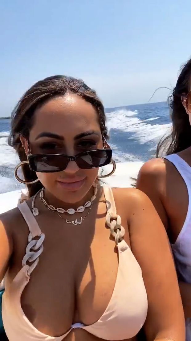 Sophie Kasaei Caught With her Areola