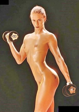 Noemi checks in to her hotel in Florida and immediately checks out the exercise room