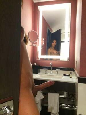 Annonce d'une belle transexuel de Lyon aimant les selfies cochons dans les WC et qui cherche compagnie