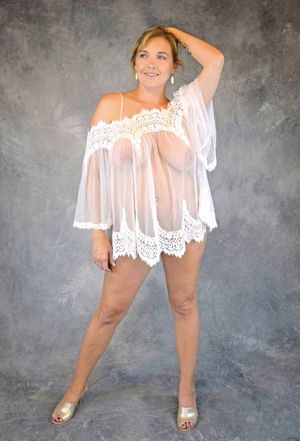 An unexpected erotic encounter with a photographer ended with Penelope's photos online