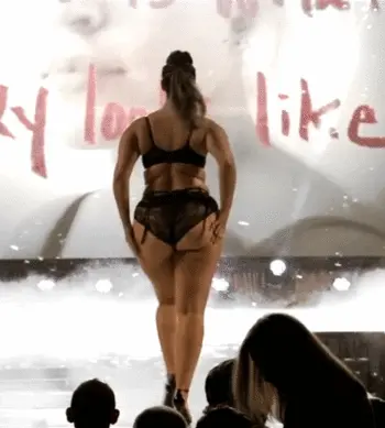 Fashion Show back - Fantastic ass !