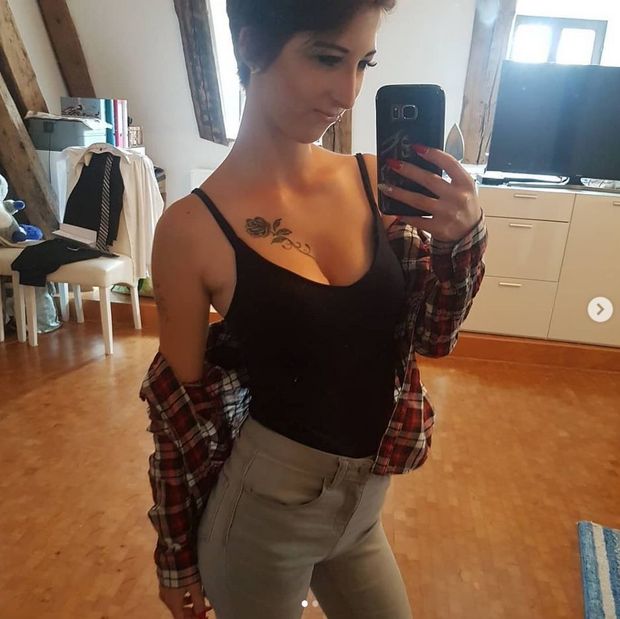 Julie Becker makes a selfie...