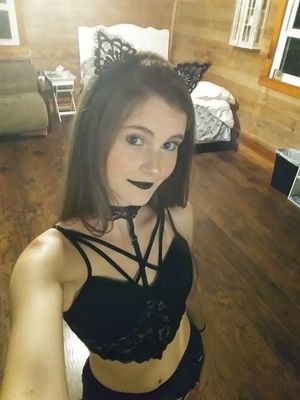 Smiling Pussy Shelfshot