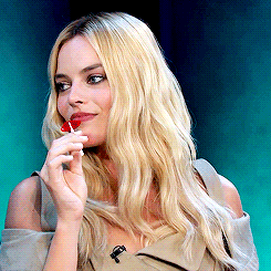 Margot Robbie Sucker
