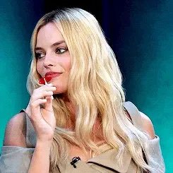 Margot Robbie Sucker