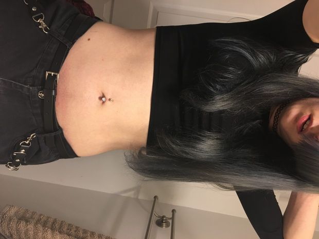 Finger my navel