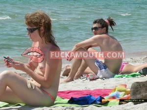 Nude selfie at the beach | fuckamout .com