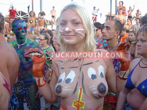 beach party, doggy boobs | fuckamouth .com