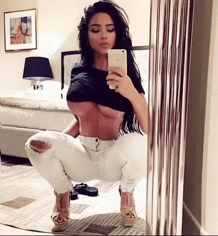 Underboob