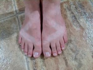 Sexy milf feet with tan lines