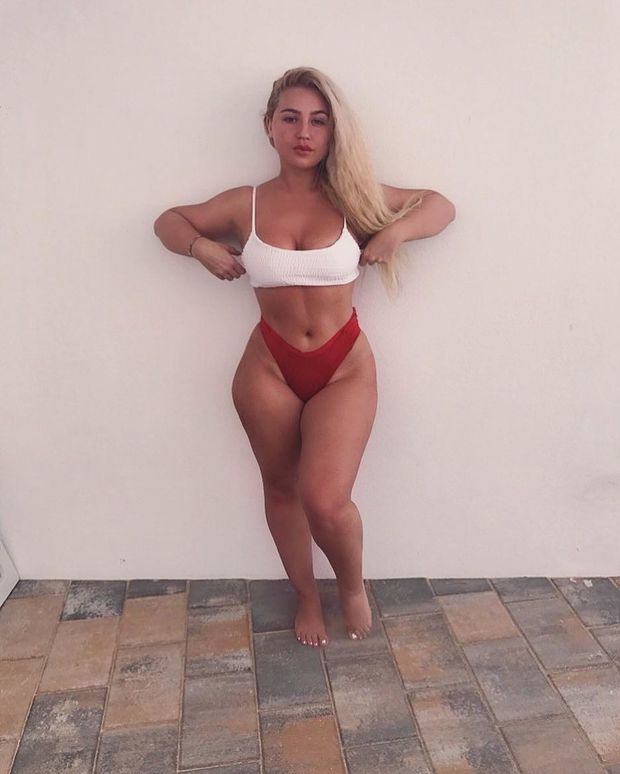 Thick Blonde Shorty