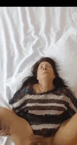 I love waking my mom up when my dick inside her warm cunt