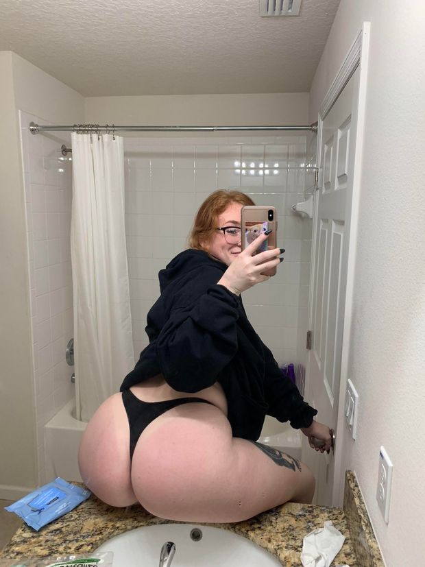 Thong mirror selfie