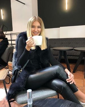 Hot IG Chick with leather pants